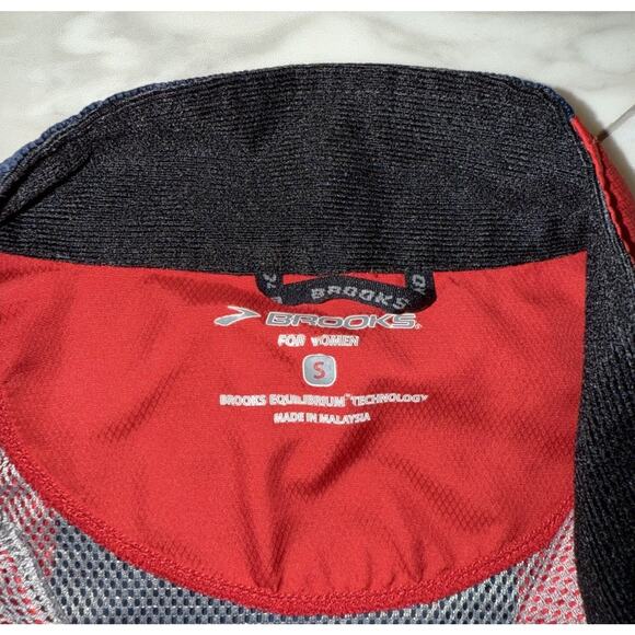 Brooks Vintage 2008 Women’s Size Small Track Jacket MCM Marine Corps Marathon - Picture 8 of 9